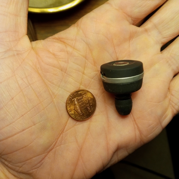 Worlds smallest Bluetooth (like new) - Picture 6 of 6